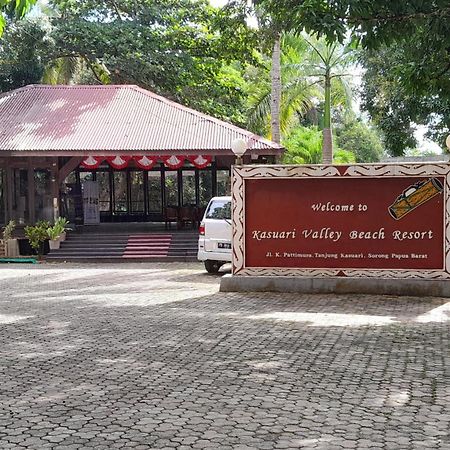 Kasuari Valley Beach Resort Sorong Exterior foto